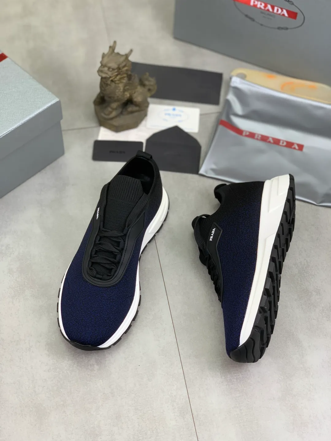 Men's Men's Shoes 💰P500💰【New Style】 (PRADA) The latest model of men's shoes has been launched on the official website in 1:1 copy, synchronized with Hong Kong counters, and on the same catwalk; all made of cowhide Epoxy mesh ➕Imported breathable fabric with cowhide lining, 🍡🍡Original 1:1 rubber outsole, non-slip and wear-resistant; comfortable on the feet, attractive style, fine workmanship, and simple and neat shoe lasts, highlighting a man's boldness and toughness, 👍size 38 to 44 3⃣️Color🉑️Choose